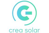 Trabajador de la franquicia Crea Solar instalando una placa solar