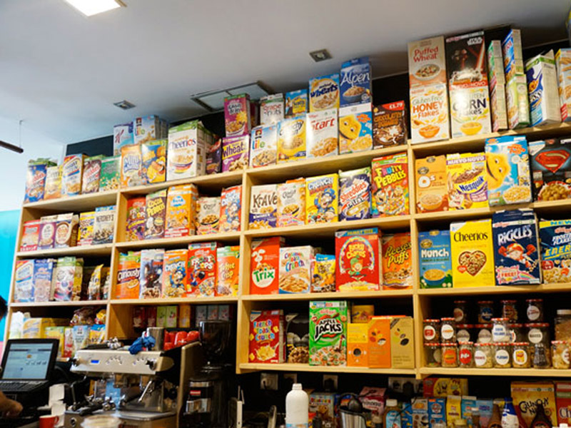 Stand Cereal Hunters Café