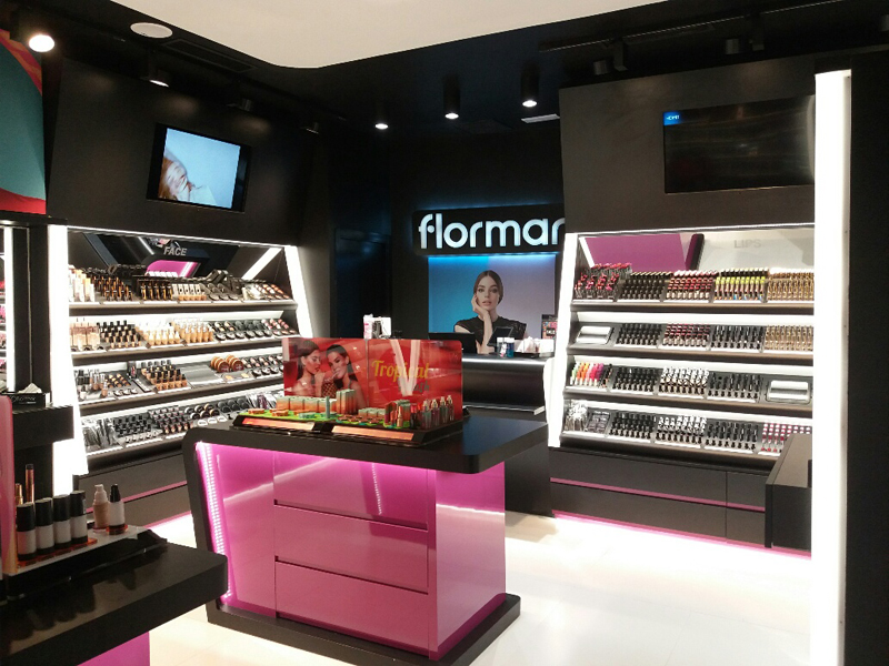 stands de maquillaje flormar