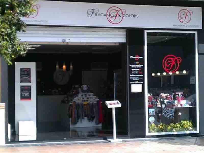 Fachada y entrada de Fragances & Colors