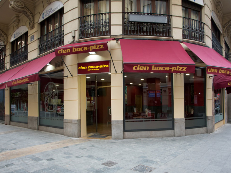 Exterior de una franquicia Cien Boca-Pizz