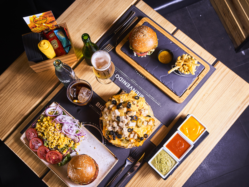 platos-varios-nomadas-burger