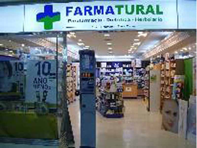 Fachada e interior tienda farmatural