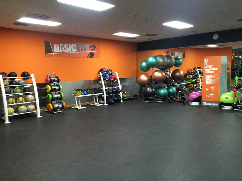 Interior de Basic Fitness