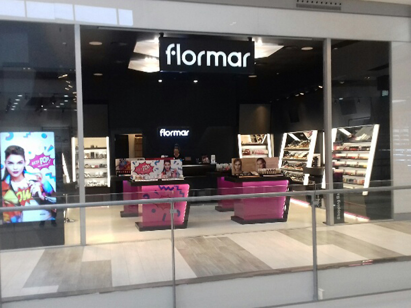 Fachada de una tienda flormar