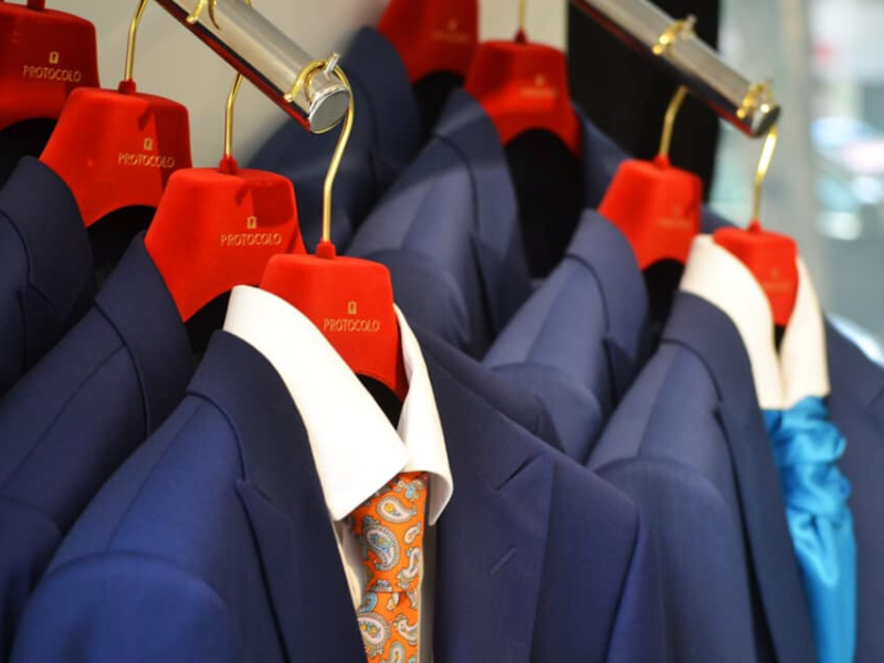 Monta-tu-propio-negocio-de-tienda-ceremonia-hombre