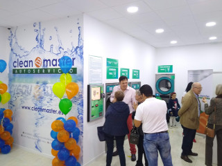 gente-interior-clean-master-autoservicio