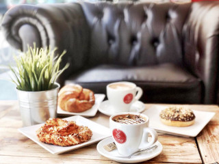 cafés y cruasanes