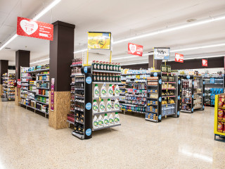 interior supermercado caprabo