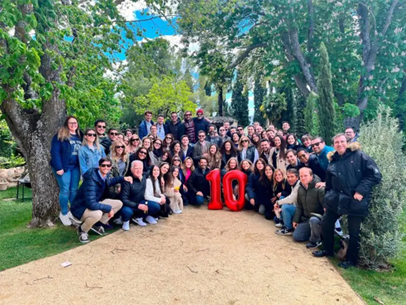 Empleados de Carmila celebrando su 10º aniversario