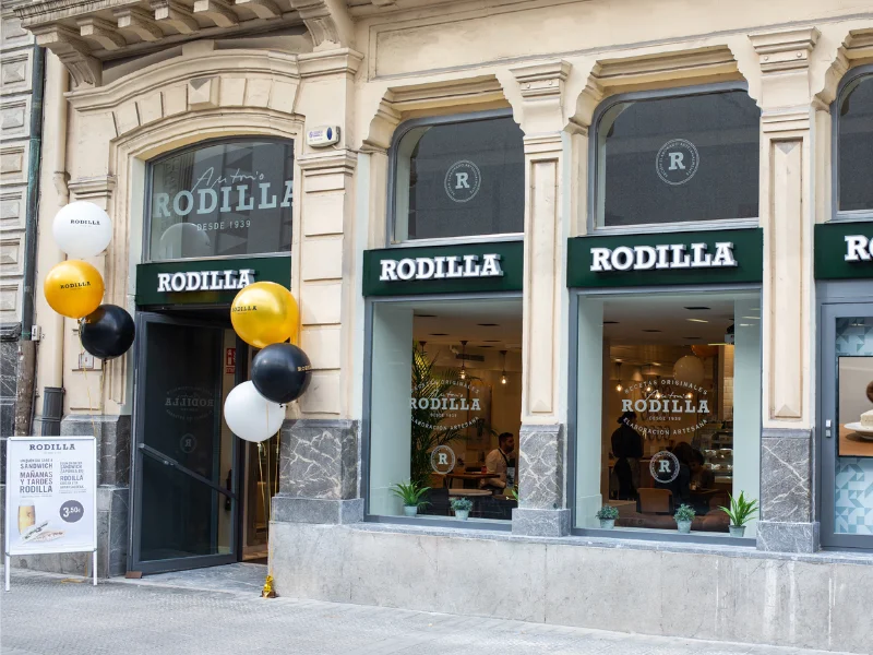 Restaurante Rodilla en calle comercial – franquicia de sándwiches artesanos