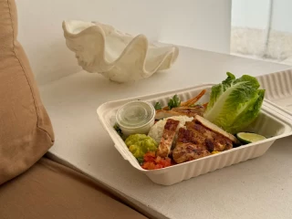 Comida saludable a domicilio fast good, modelo de franquicia moderna y sostenible.