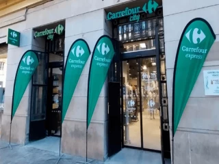 Fachada del nuevo supermercado Carrefour City en Málaga, modelo de franquicia urbana de proximidad