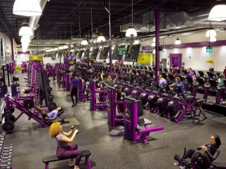 Gimnasio de  la franquicia Planet Fitness