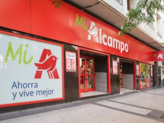 Exterior fachada franquicia Alcampo