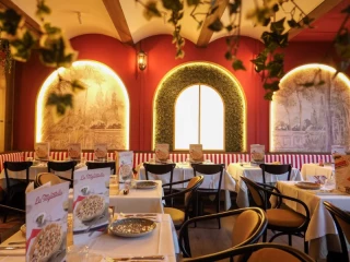 Interior restaurante franquicias La Tagliatella