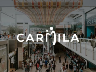 Centro comercial gestionado por Carmila con gran afluencia de público y tiendas como Primark en un entorno de retail de proximidad.