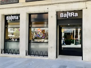 Fachada de un restaurante de la franquicia BaRRa de Pintxos en España