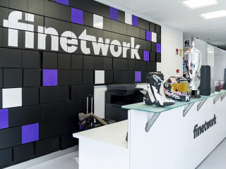 Interior de uno de los locales de Finetwork