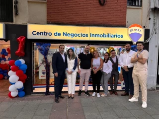 Equipo de Remax Sol en la inauguración y primer aniversario de su oficina inmobiliaria en Madrid