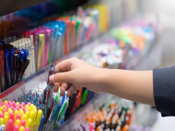 Material escolar y de oficina en un franquicia del sector.