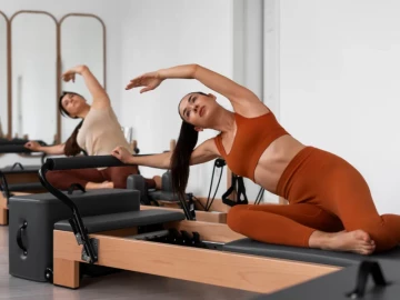 Mujeres haciendo pilates